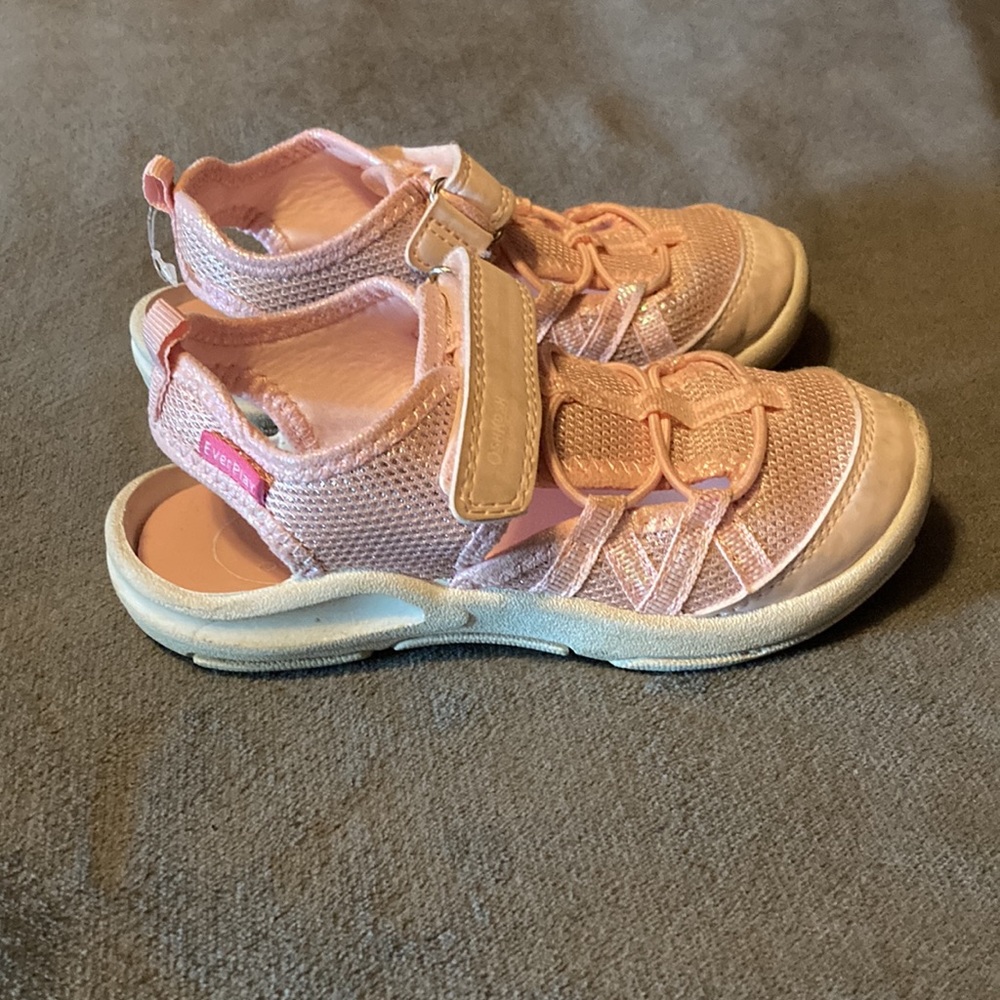 Oshkosh Girls 11T Summer Shoes marks are pictured